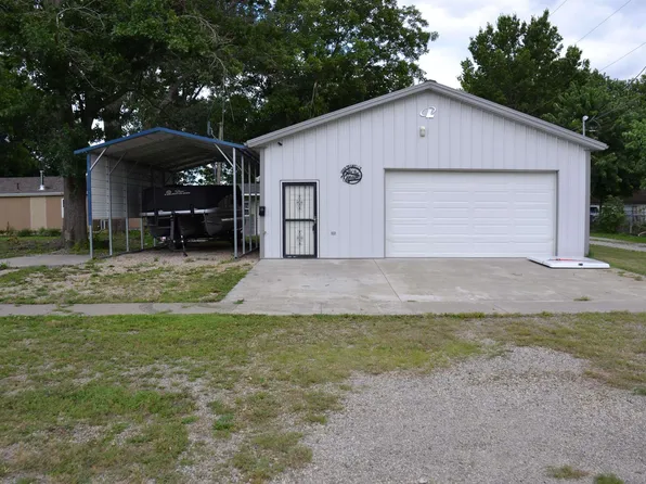 403 Lakin St, Osage City, KS 66523
