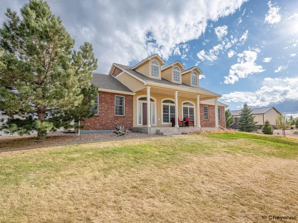 7203 Crested Butte Dr, Cheyenne, WY 82009