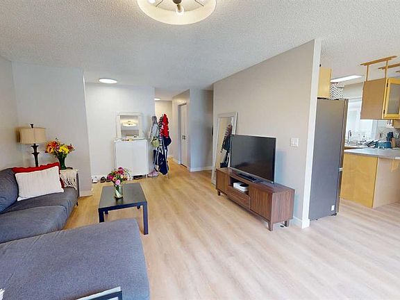 5th image of 49 NE Sunhurst Cres SE
