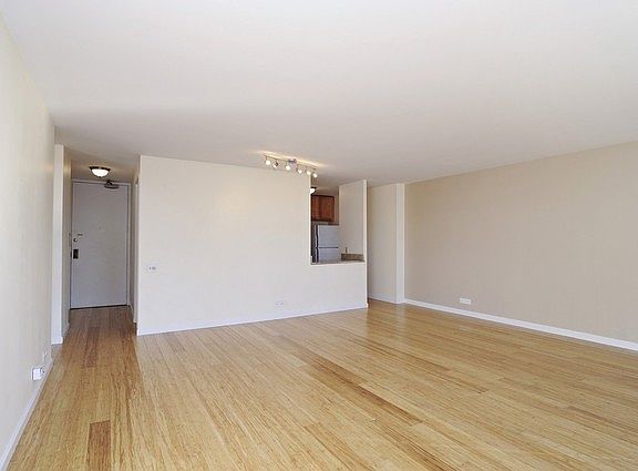 4th image of 4343 N Clarendon Ave APT 505