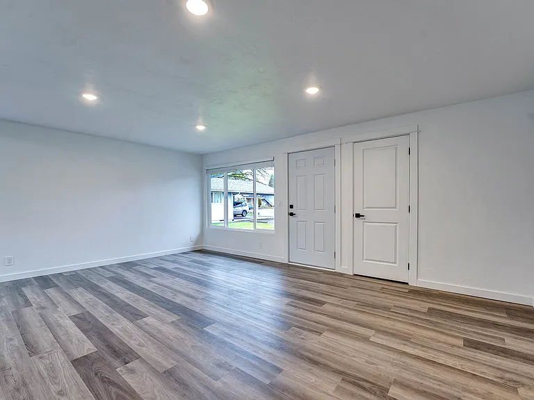 383 N Cedar St — Photo 4