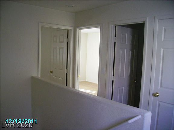 3rd image of 11692 Stivali St