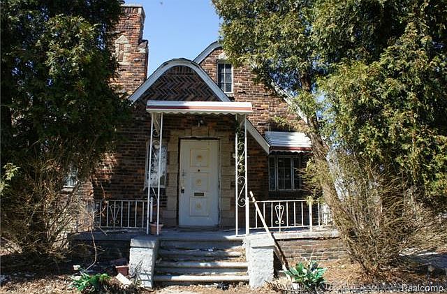 2nd image of 8635 Roselawn St