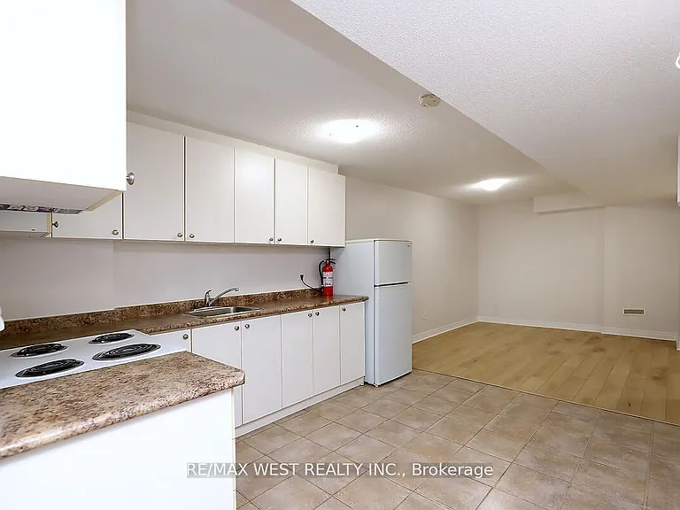 5453 Festival Dr #BASEMENT — Photo 2
