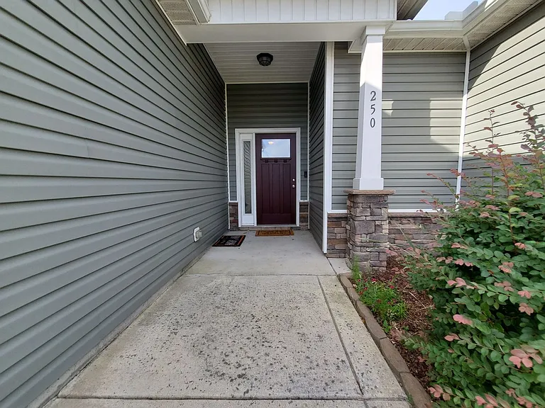 250 Sailor St — Photo 6