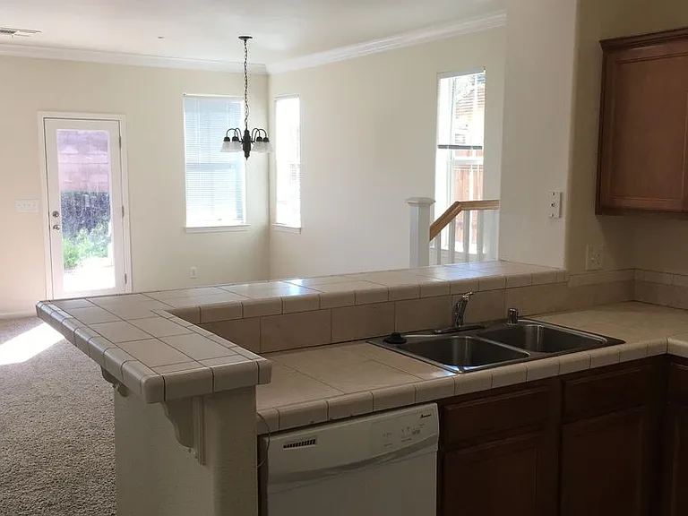 2151 Vienna Way — Photo 5