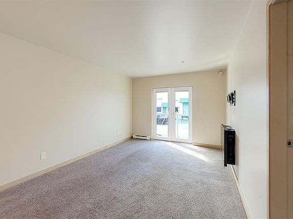 5th image of 787 Tyee Rd #203