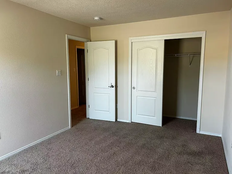 10916 Fort Point Ln NE — Photo 11