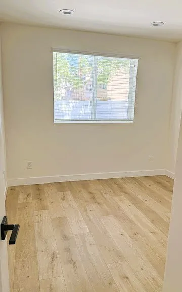 6851 1/2 N De Celis Pl — Photo 2