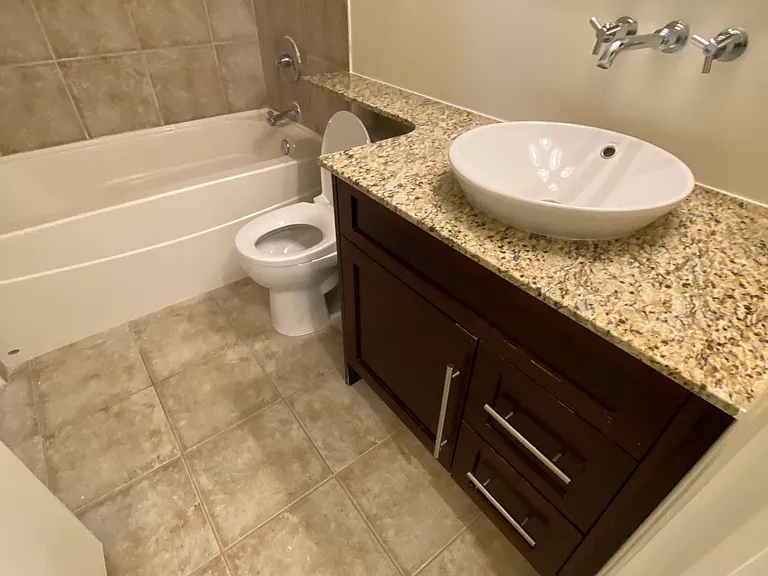 790 Kingsmere Cres SW #109 — Photo 9