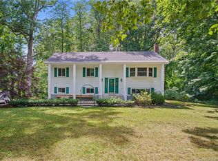 11 Robinhood Dr, Gales Ferry, CT 06335