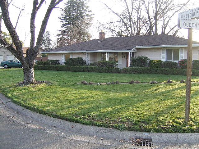 1st image of 2325 Parkwood Dr