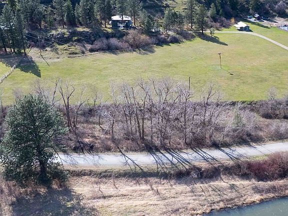 2nd image of 440 E River Rd