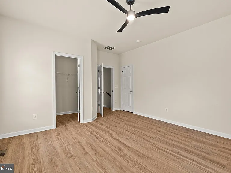 614 Savile Row Ter — Photo 12
