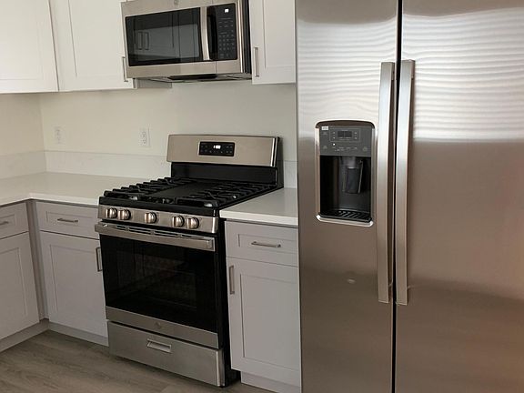 Beautiful kitchen with all new stainless steel/black appliances, including dishwasher