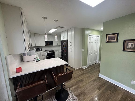 3rd image of 115 Willowbay Ridge St
