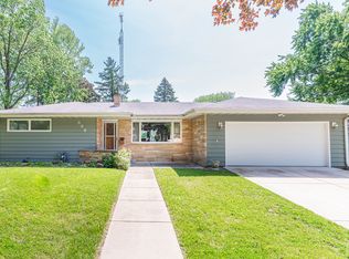 332 Kishwaukee Dr, Sycamore, IL 60178