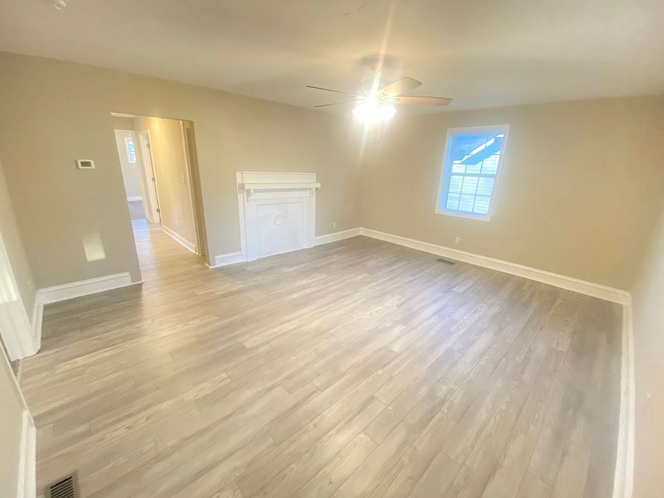1st image of 832 8th St