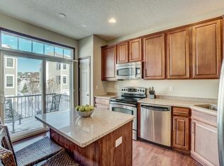 11300 Sand Castle Dr #B, Woodbury, MN 55129