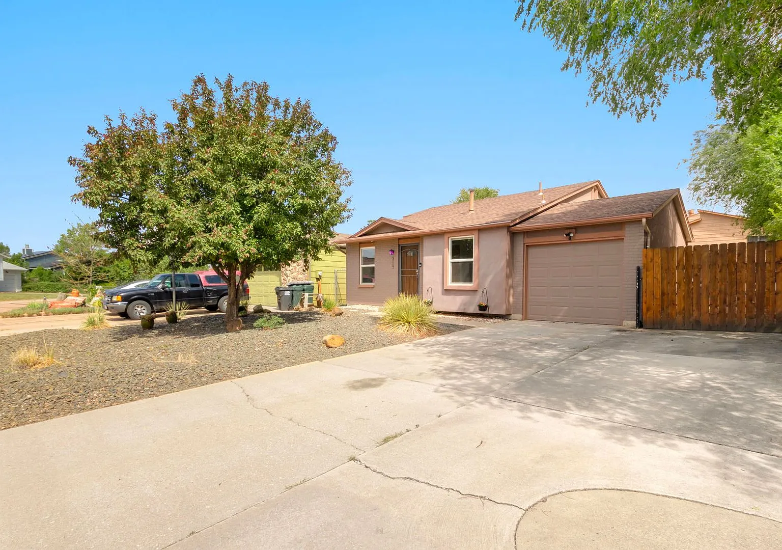 Updated 4-Bedroom Home with Central A/C & Xeriscaped Yard — Photo 3