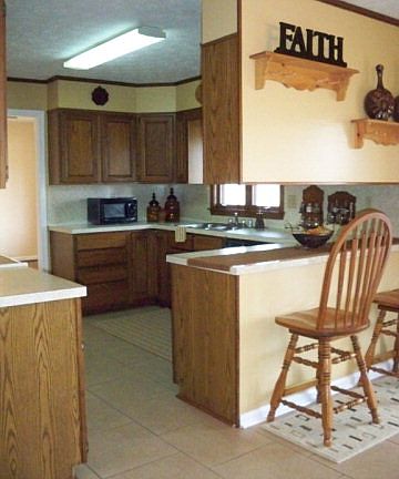 3rd image of 828 University Cir