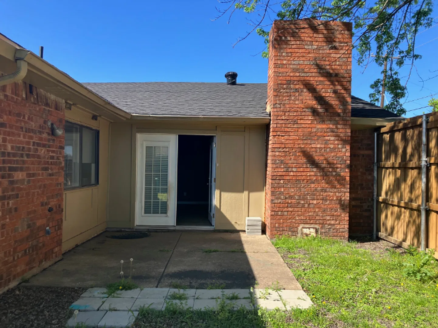 3414 Jones Dr — Photo 2