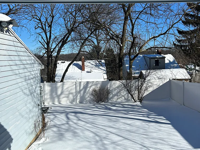104 6th Pl — Photo 29