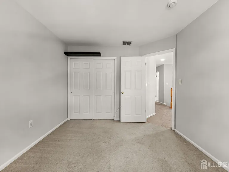 16 Lee Ct #405 — Photo 31