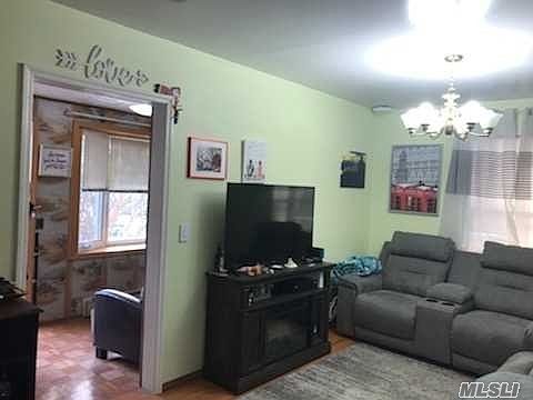 4th image of 326 Frederick Ave
