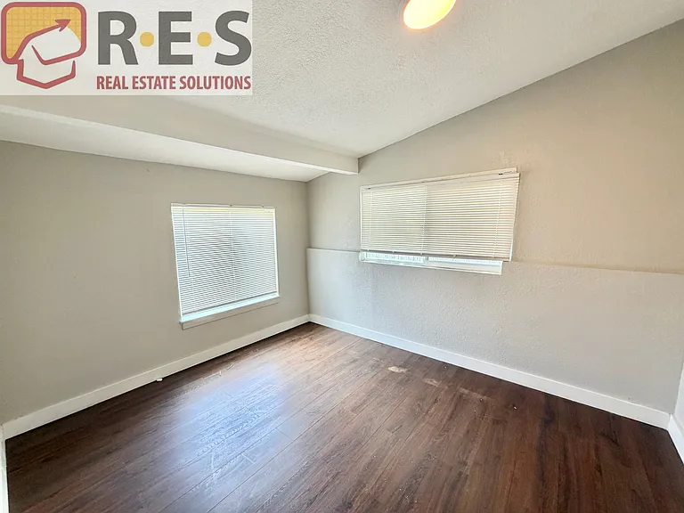 988 Yates St — Photo 12