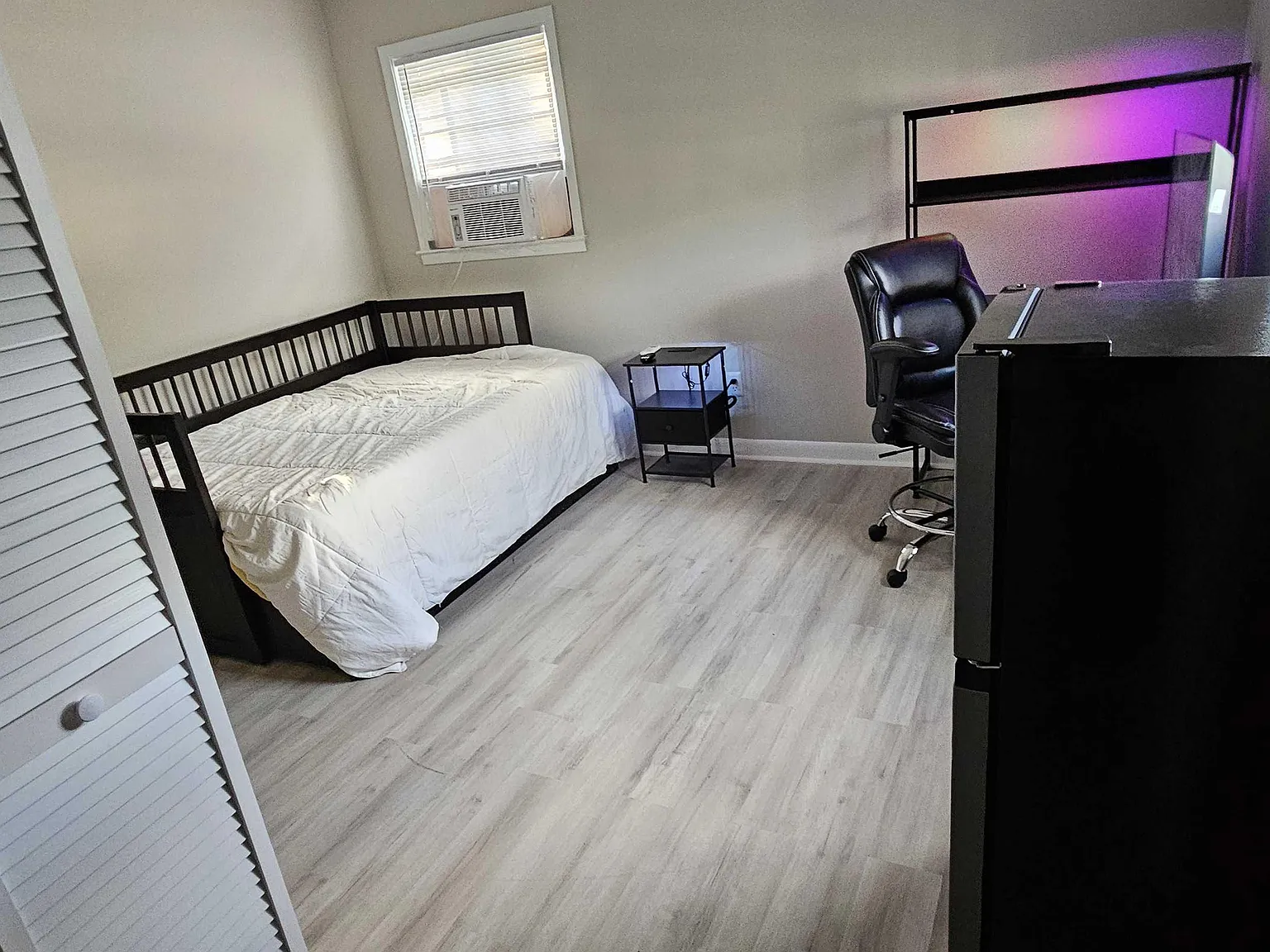 4 bed, 3.0 bath, 2242 sqft, $1,139 — Photo 2