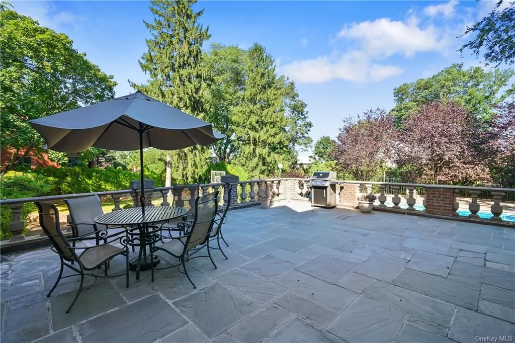 4 Bed 5 Bath Property, New York • 3,808 Sq Ft