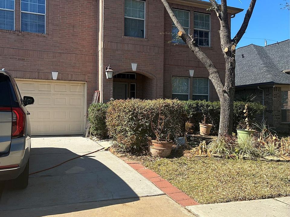 1st image of 10319 Cascade Hills Dr