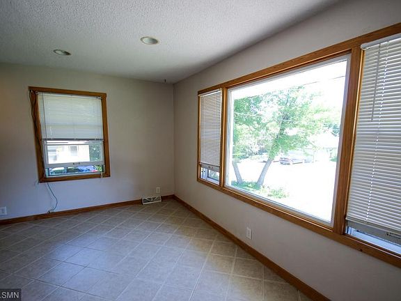 4th image of 552 Gentry Ave N