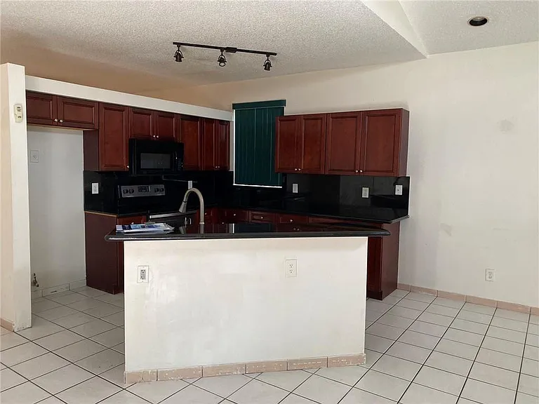19199 NW 19th St — Photo 10