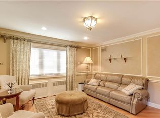 22 Butterman Pl, Monsey, NY 10952