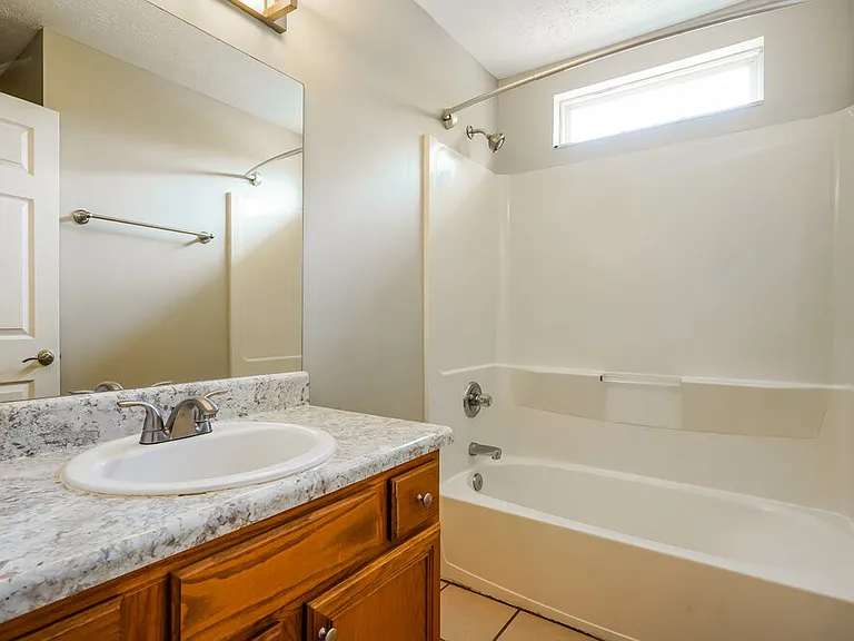 106 Bradford Cir — Photo 16