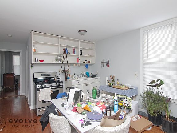 4th image of 2808 N Whipple St