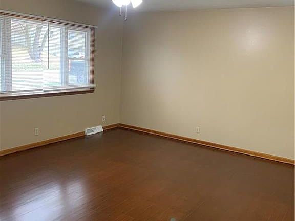 5th image of 2118 Kenton St