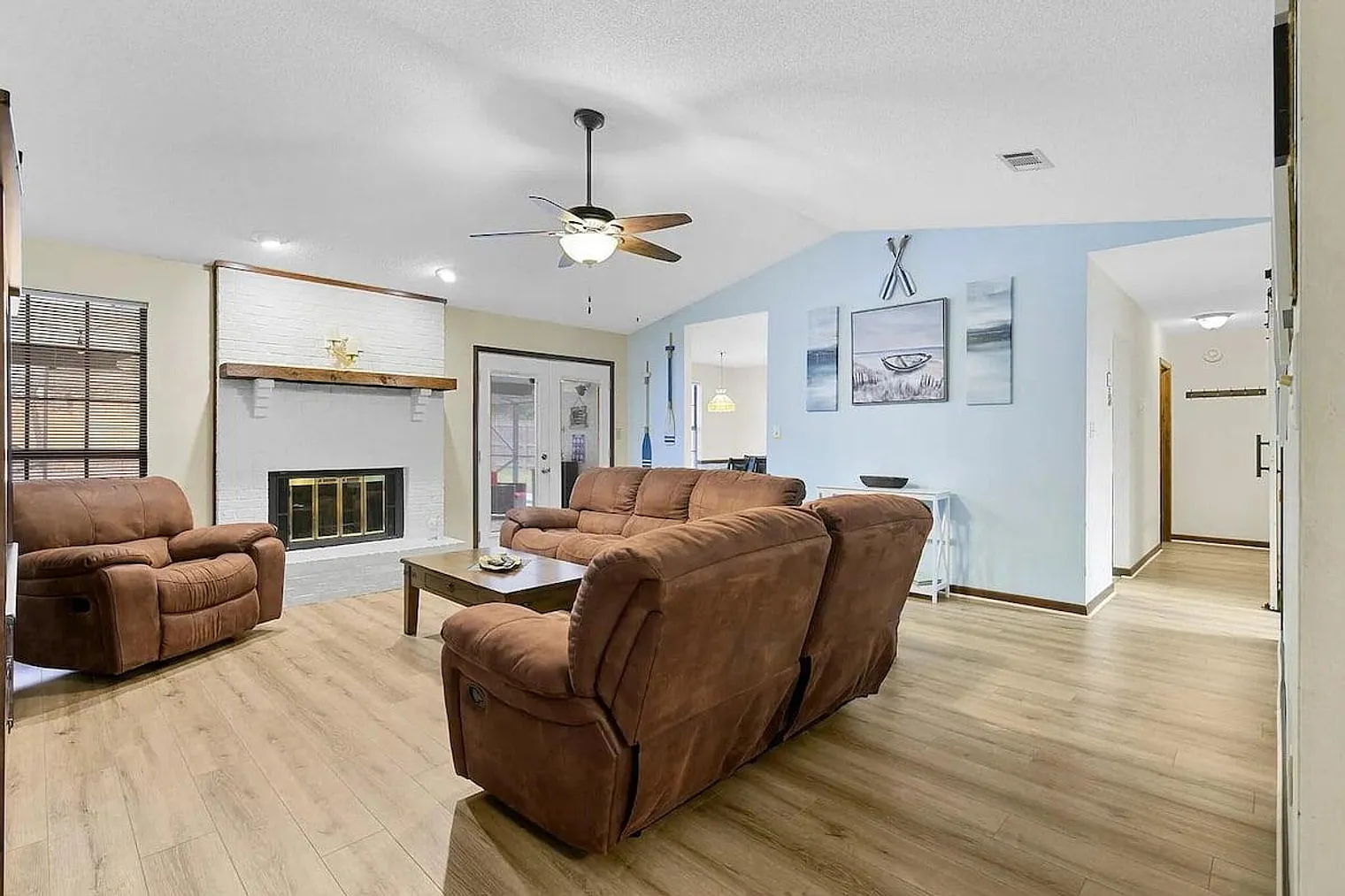 4 bed, 2.0 bath, 1808 sqft, $3,326 — Photo 2
