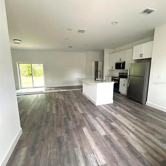 1683 SW 3rd St — Photo 6