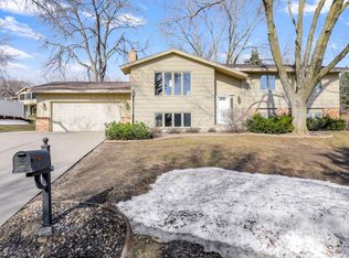 9600 Morris Cir, Bloomington, MN 55437