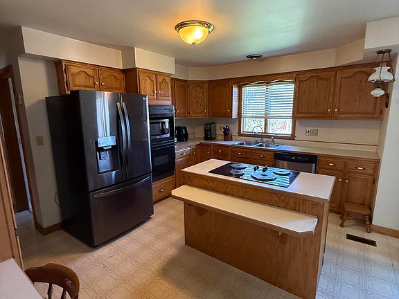 4th image of 3987 Cortland Dr