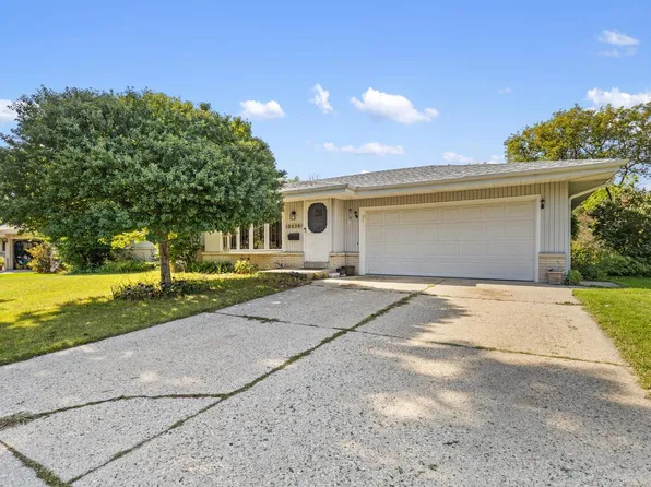 5830 Lakeview DRIVE, Milwaukee, WI 53219