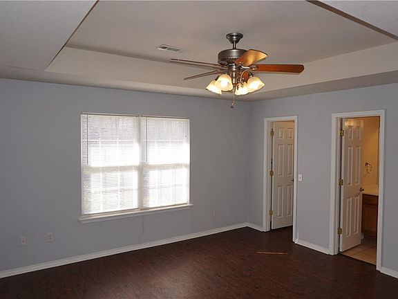 4th image of 11 Ingleborough Dr