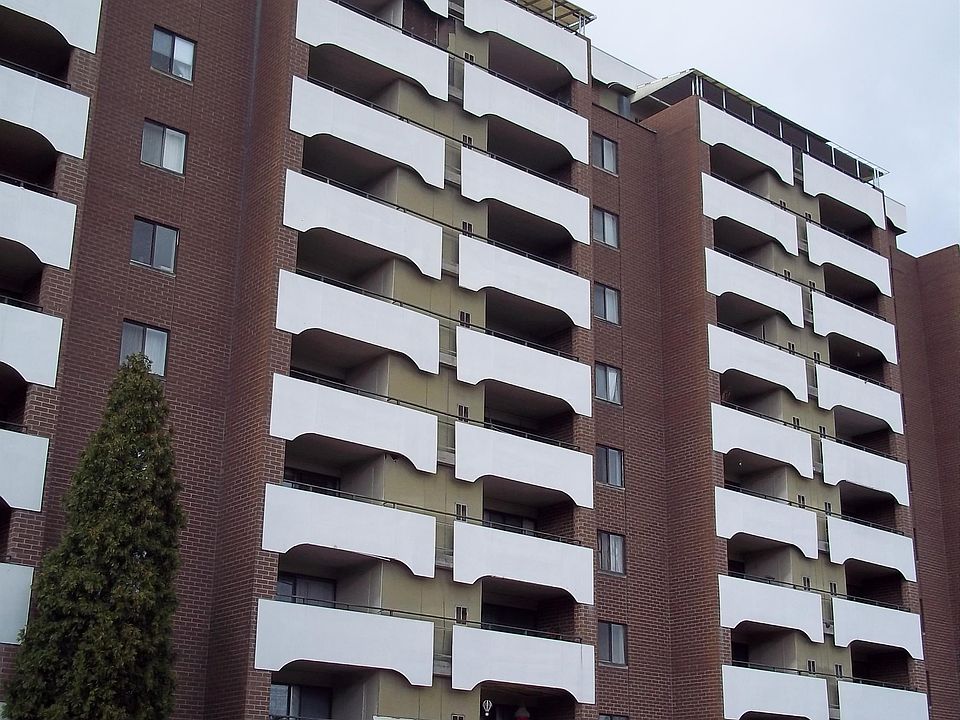 2nd image of 910 McKnight Cir #C