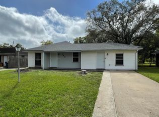 140 Laurel St, Lake Jackson, TX 77566