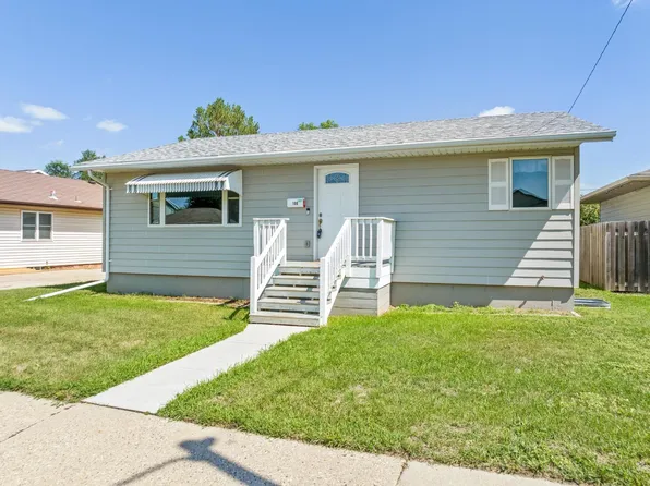 106 18th St NW, Minot, ND 58703