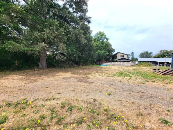 108 22nd Street NE, Long Beach, WA 98631