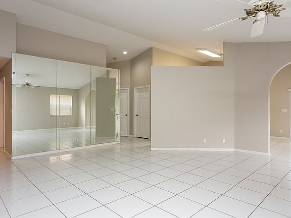 4th image of 3955 Laurelwood Ln